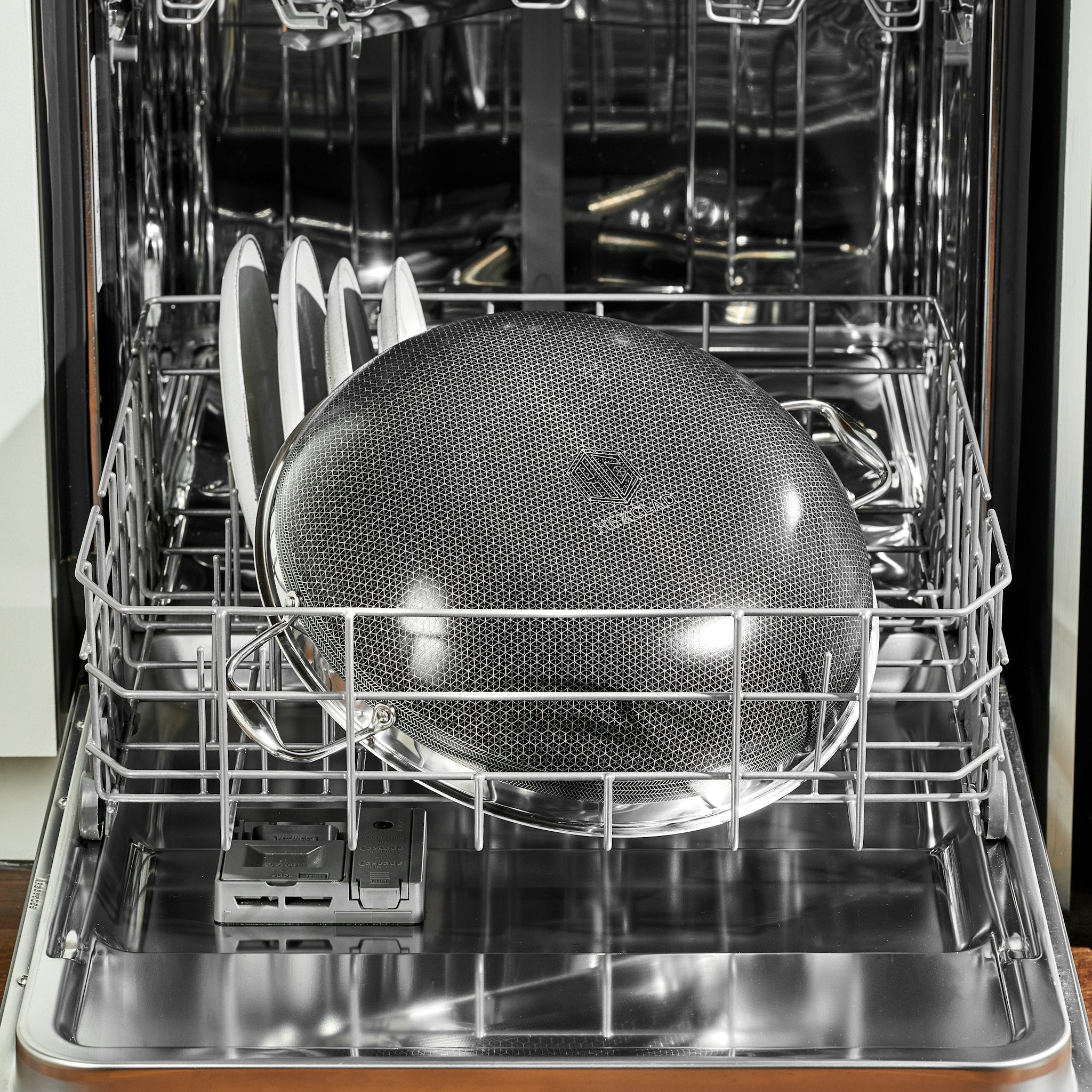 Hybrid Wok with Lid, 14"